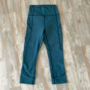 Lululemon: Blue Capris Leggings